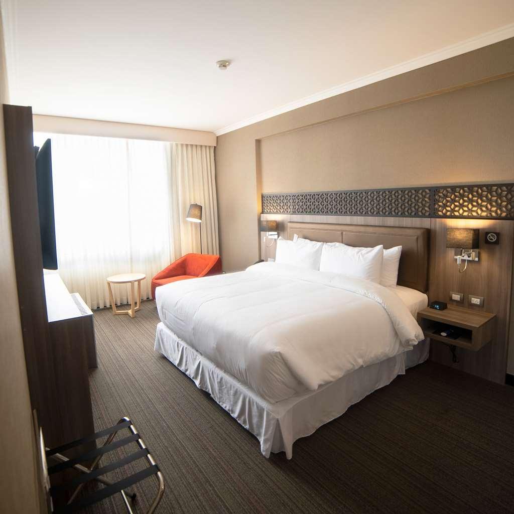 Hotel Doubletree By Hilton Trujillo Encalada Zimmer foto