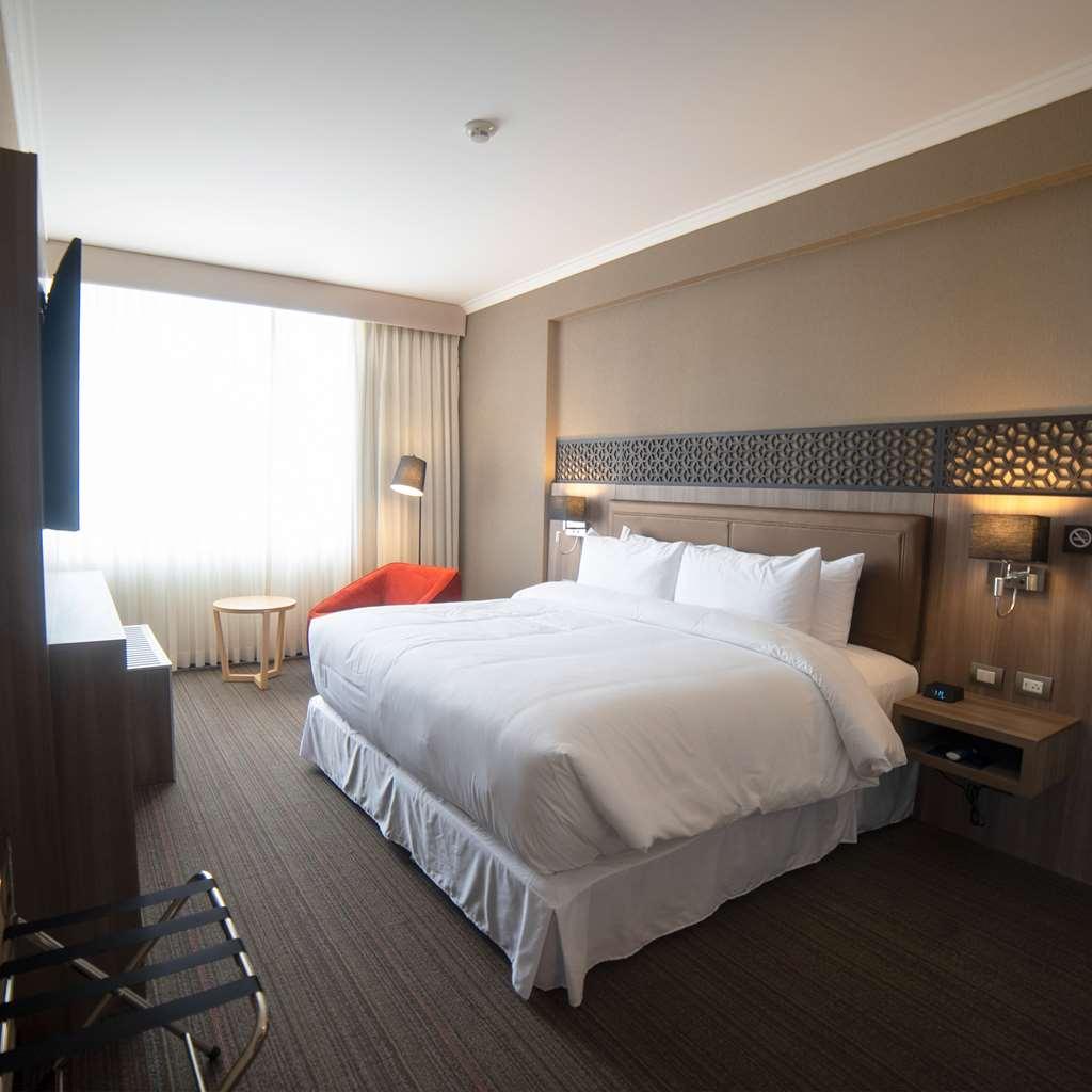 Hotel Doubletree By Hilton Trujillo Encalada Zimmer foto