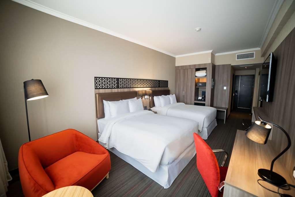 Hotel Doubletree By Hilton Trujillo Encalada Zimmer foto