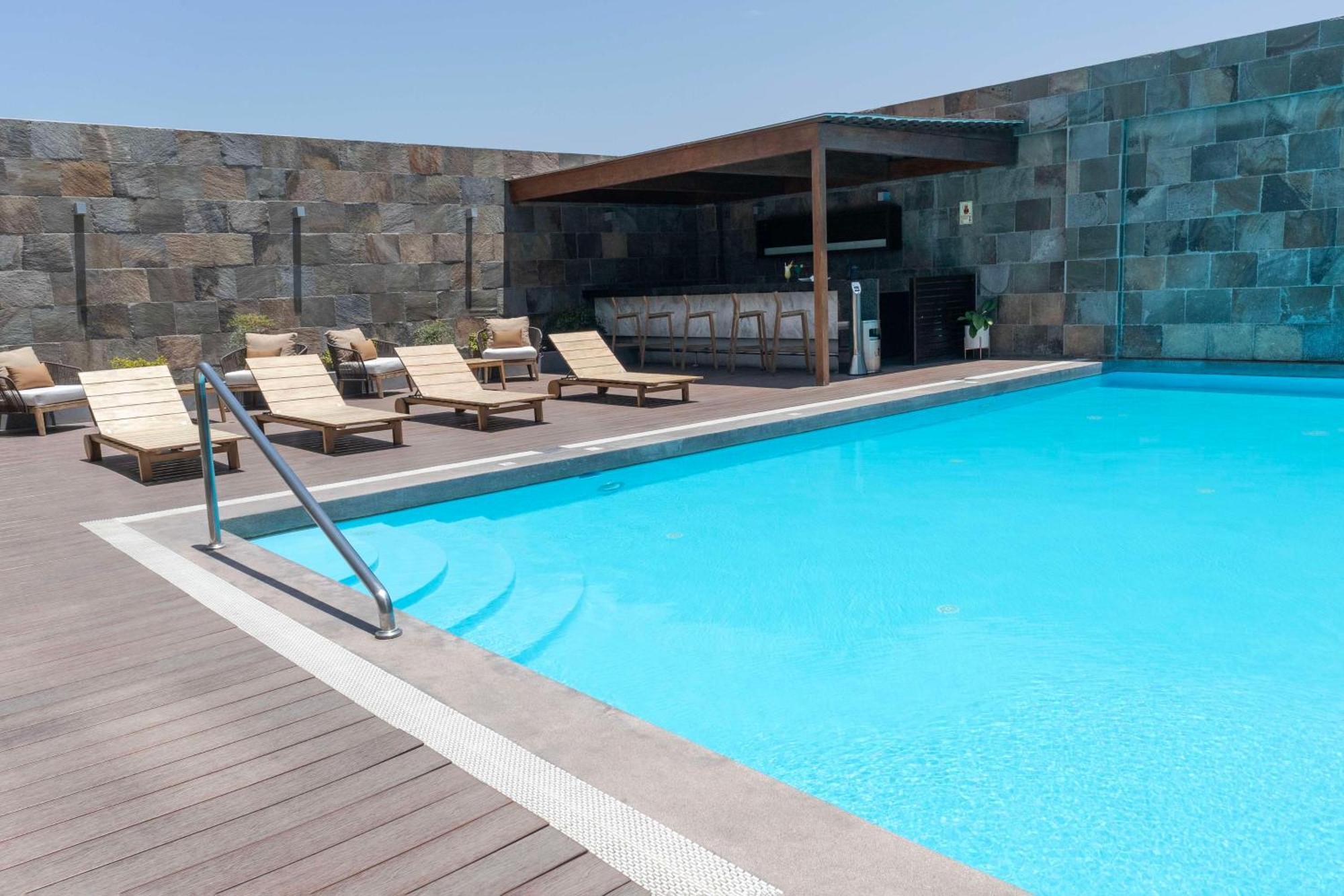 Hotel Doubletree By Hilton Trujillo Encalada Exterior foto