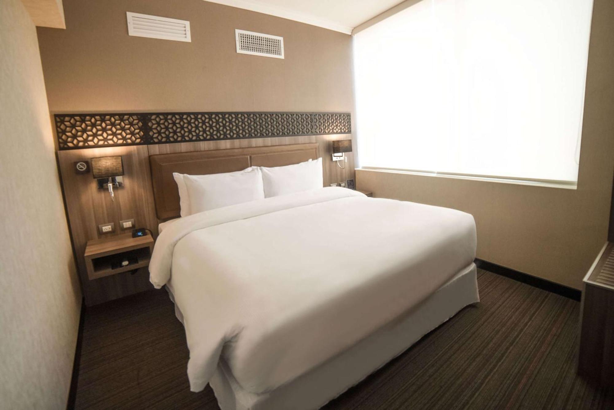 Hotel Doubletree By Hilton Trujillo Encalada Exterior foto